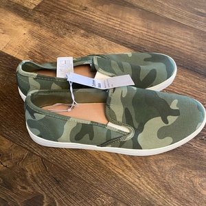 Camouflage flats